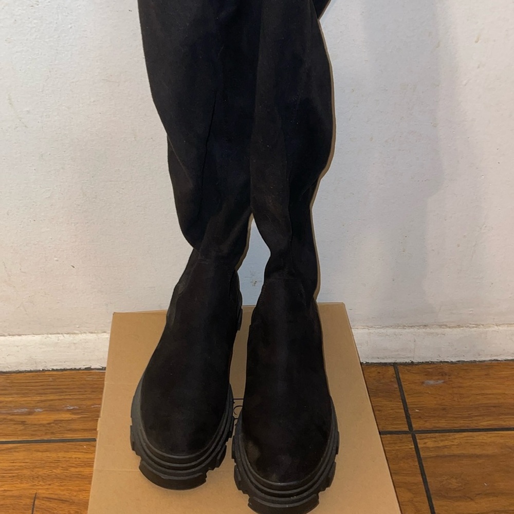 Women’s chunky heel thigh high faux suede boot. Worn once